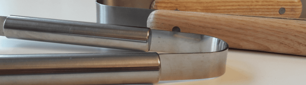 Edelstahl-Grillbesteck mit Holzgriff