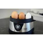 Im getesteten Eierkocher von Russell Hobbs stehen verschieden große Eier.