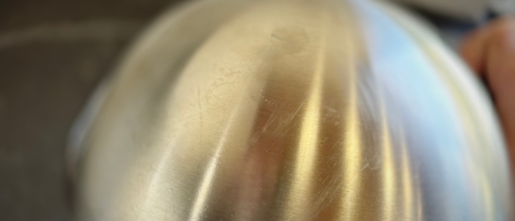 Auf der Edelstahl-Abdeckung des getesteten Eierkochers von WMF sind Fingerabdrücke zu sehen.