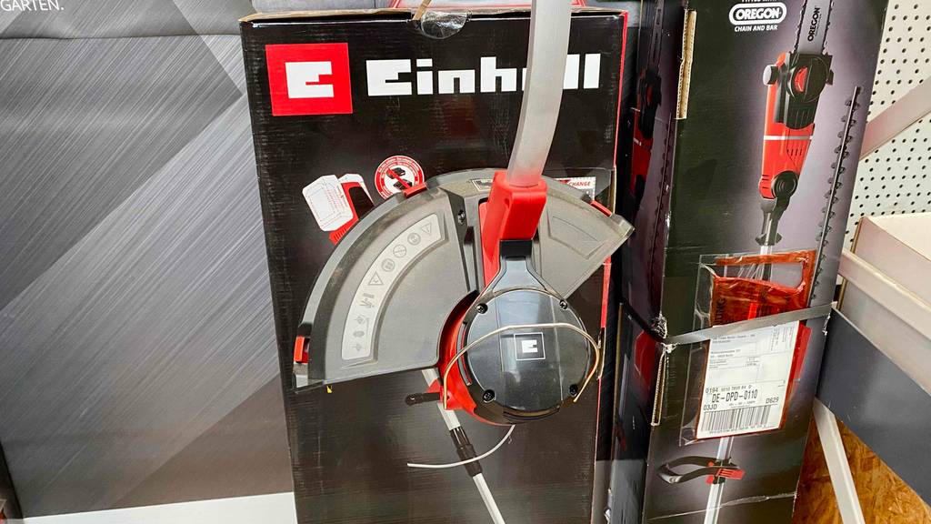 Einhell-Akku-Rasentrimmer-Test: Nahaufnahme einer Einhell-Akku-Rasentrimmer-Originalverpackung.