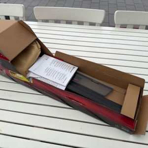 Der geöffnete Karton der Einhell ARCURRA 18/55