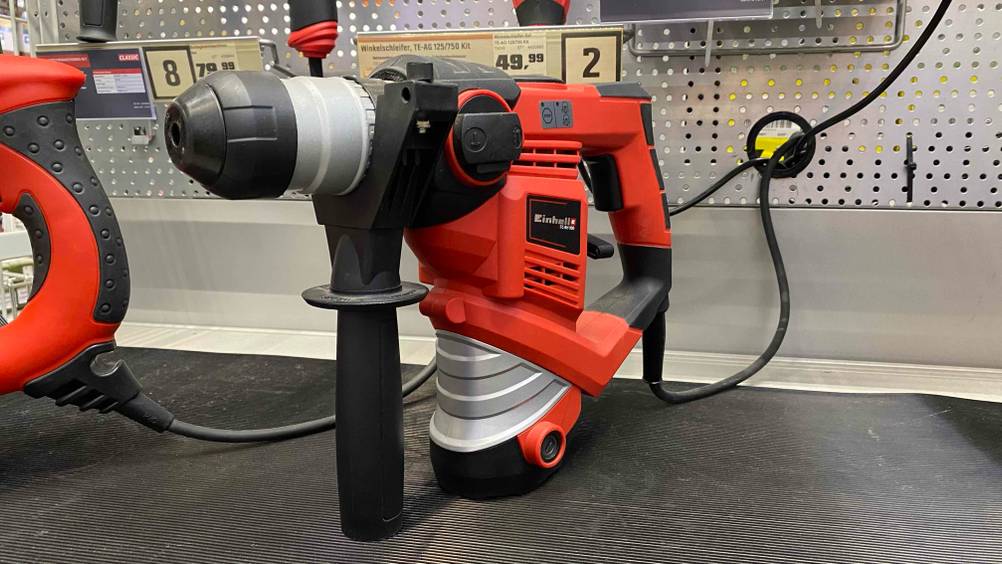 Im Test: Nahaufnahme des Spannfutters eines Einhell-Bohrhammers.