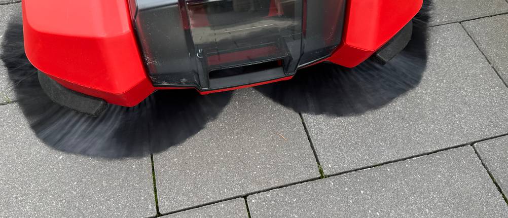 Die Einhell E-SW 18/610 während der Verwendung von vorne.