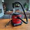 Der Einhell TC-AV 1720 DW steht auf einem Tisch