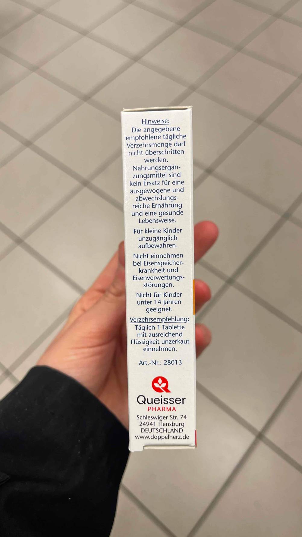 Auf der Verpackung von Eisentabletten im Test stehen Hinweise zum Verzehr.