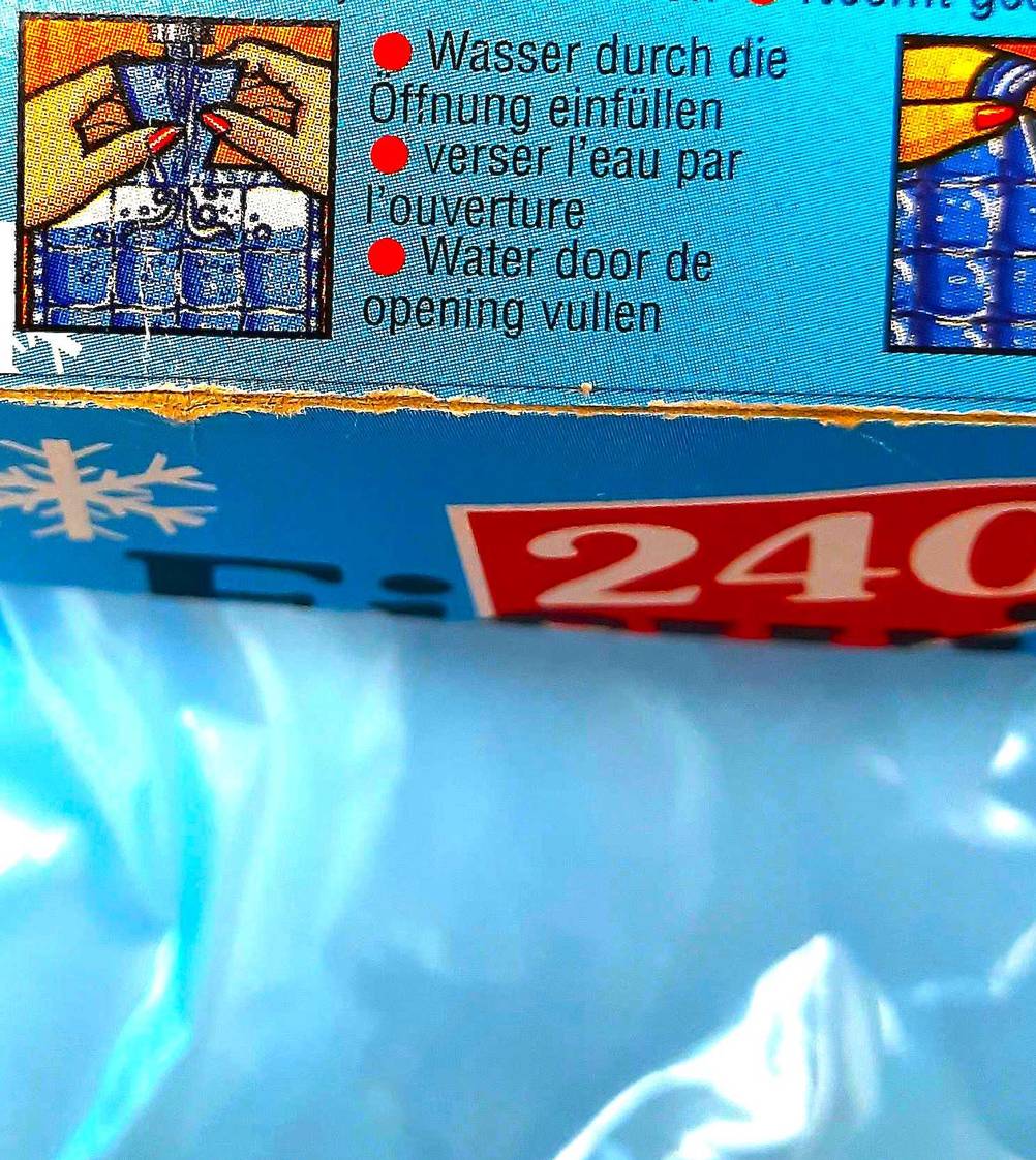 Eiswürfelbeutel-Test: Nahaufnahme der Informationen auf der Verpackung.