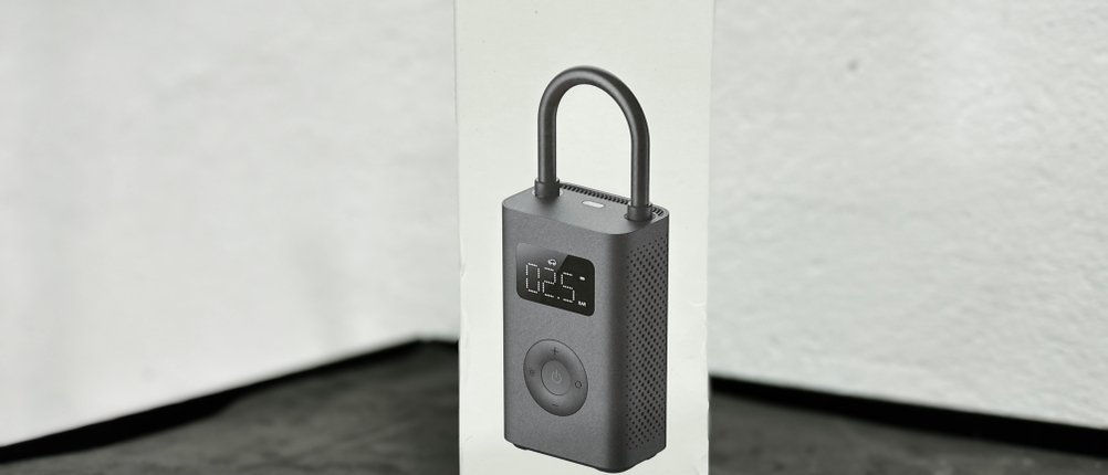 Die Verpackung der Xiaomi-Fahrradpumpe mit Produktabbildung und Modellbezeichnung.