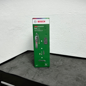 Die Seite der Bosch Easypump-Verpackung zeigt den Lieferumfang, einschließlich der Ventiladapter und des USB-C-Ladekabels.