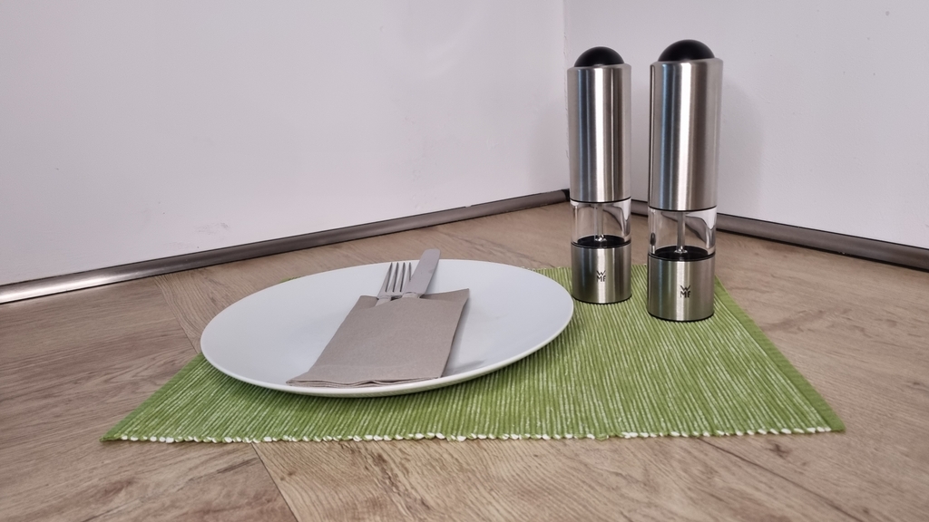 Die elektrische Gewürzmühlen von Wmf bilden eine stilvolle Einheit mit jedem Geschirr-Set.