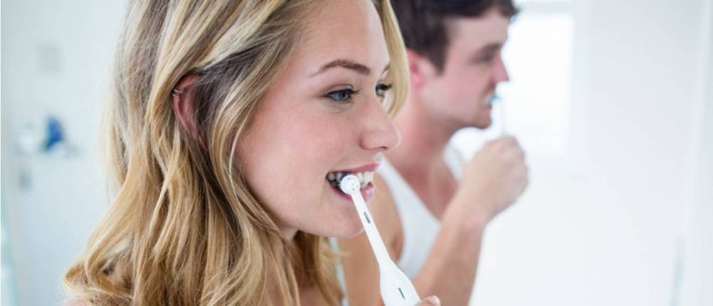 elektrische zahnbürsten oral b pärchen zähne putzen spiegel Oral-B Elektrische Zahnbürste Test Oral-B Elektrische Zahnbürste Testsieger