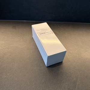 Der Karton vom elektrischen Rosenstein-& Söhne-Sicherheitsdosenöffner liegt auf einer Arbeitsplatte