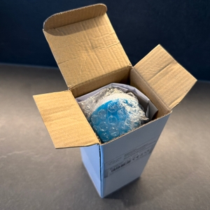 Der geöffnete Karton vom elektrischen Rosenstein-& Söhne-Sicherheitsdosenöffner von oben