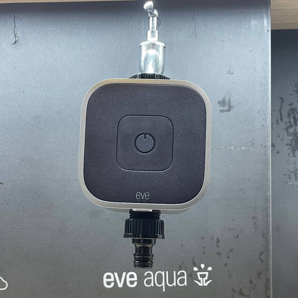 Die Verpackung des getesteten elektrischen Wasserhahns ist abgebildet.