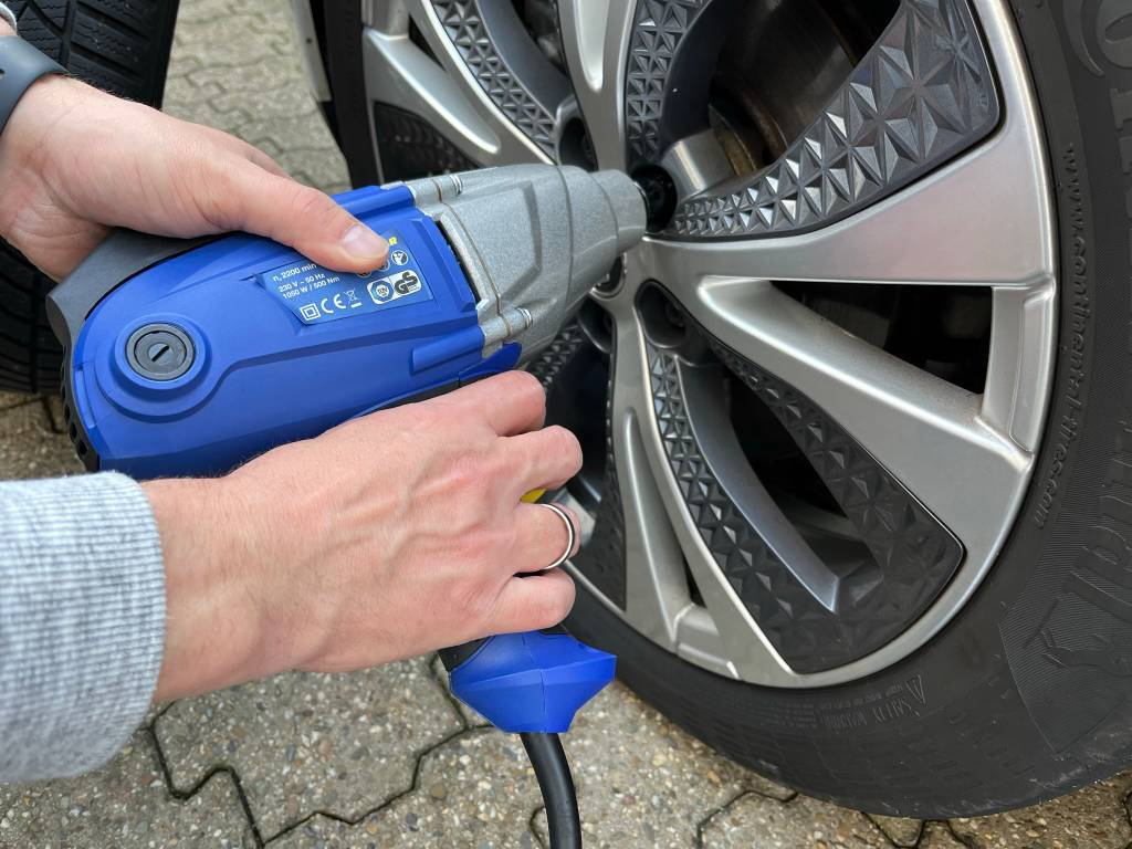 Der elektrische Schlagschrauber 75544 von Goodyear ist zum Wechseln von Reifen ausgelegt.