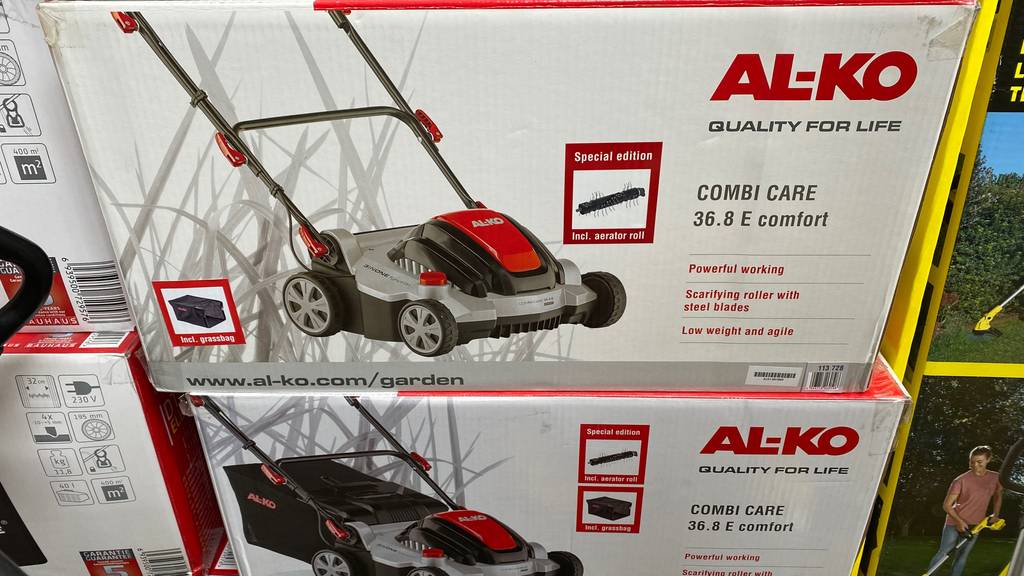 Verpackung von einem getesteten Elektro-Vertikutierer.