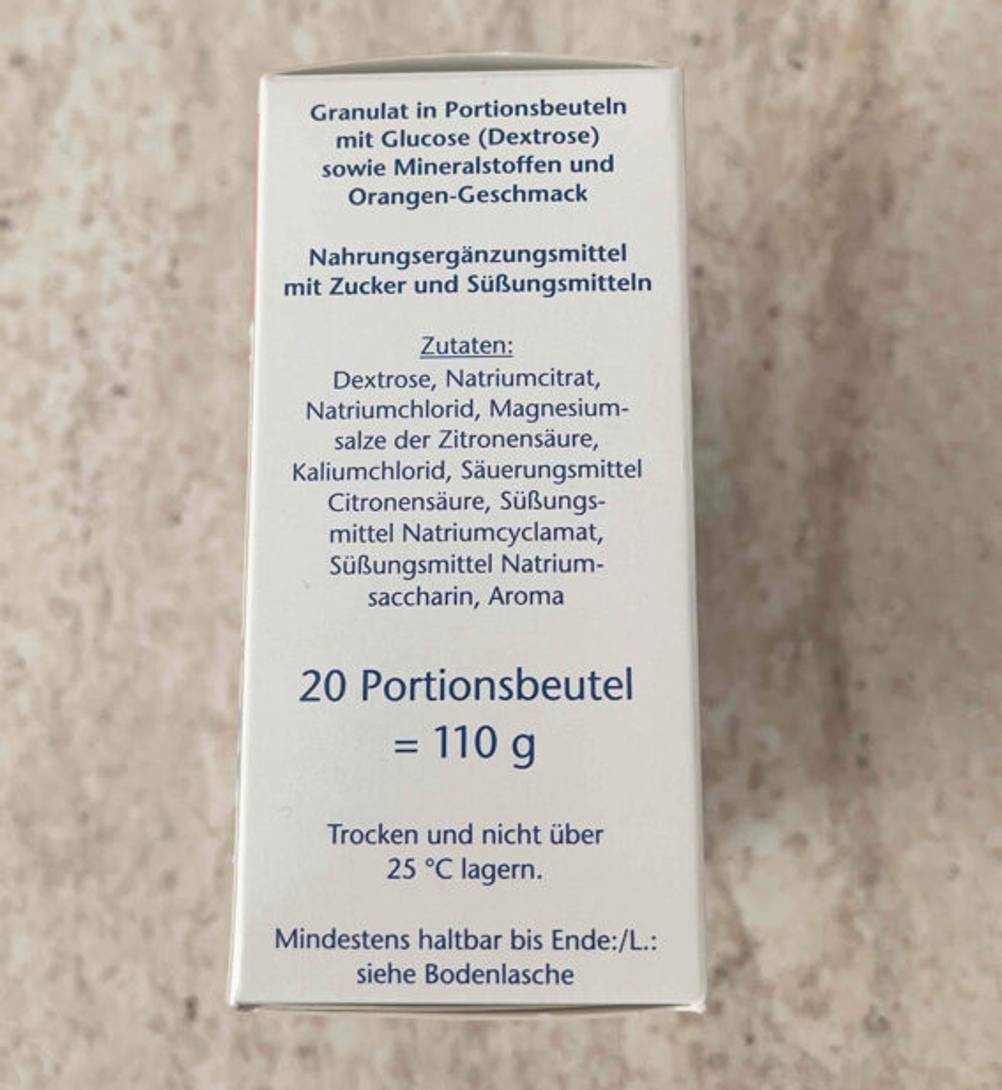 Seitenansicht der Verpackung des Elektrolyt-Pulver im Test mit Informationen.