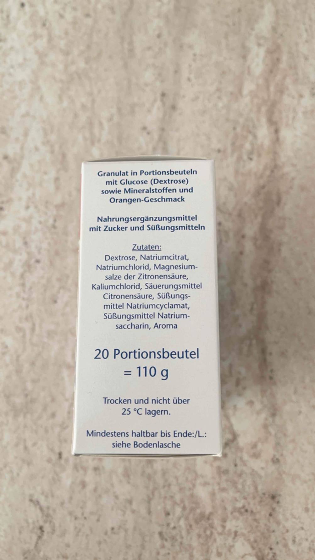 Seitenansicht der Verpackung des Elektrolyt-Pulver im Test mit Informationen.