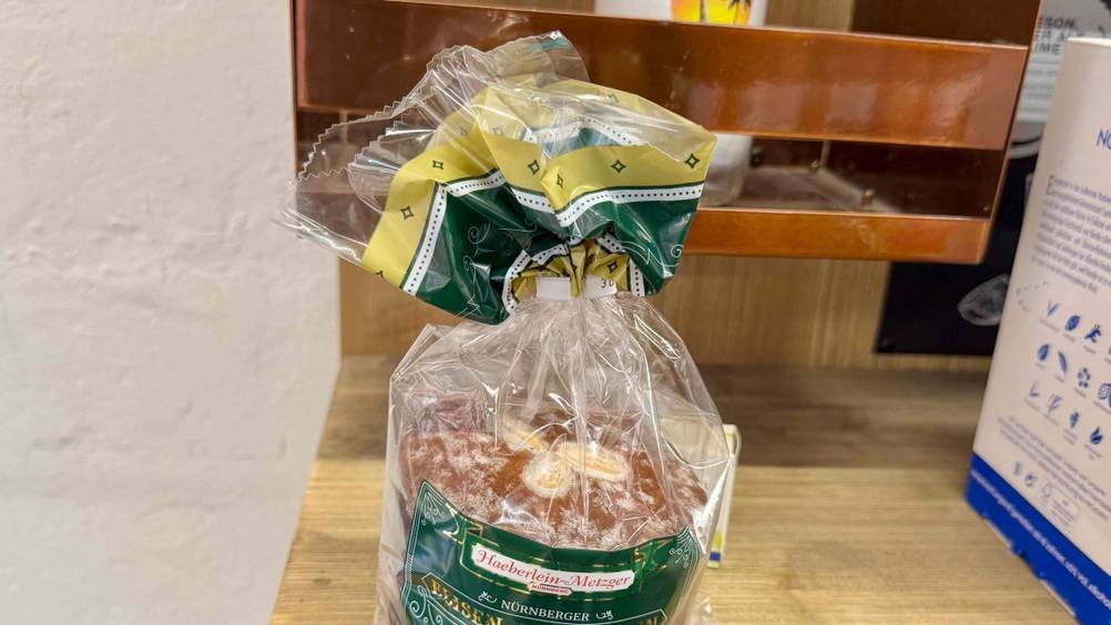 Elisen-Lebkuchen getestet: Nahaufnahme des Lebkuchens in der transparenten Verpackung.