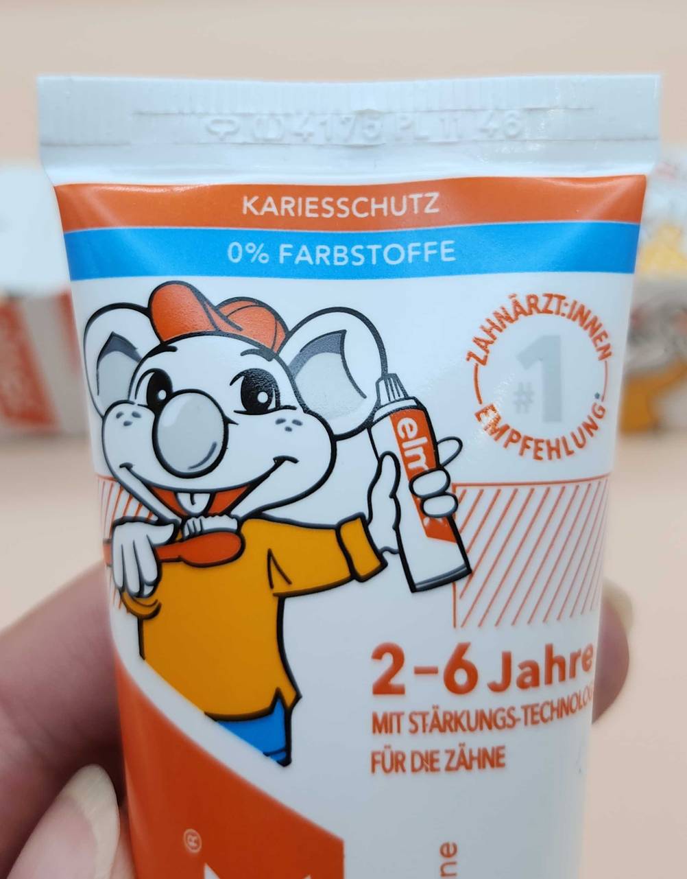 Auf der Tube stehen Informationen zum Inhalt.