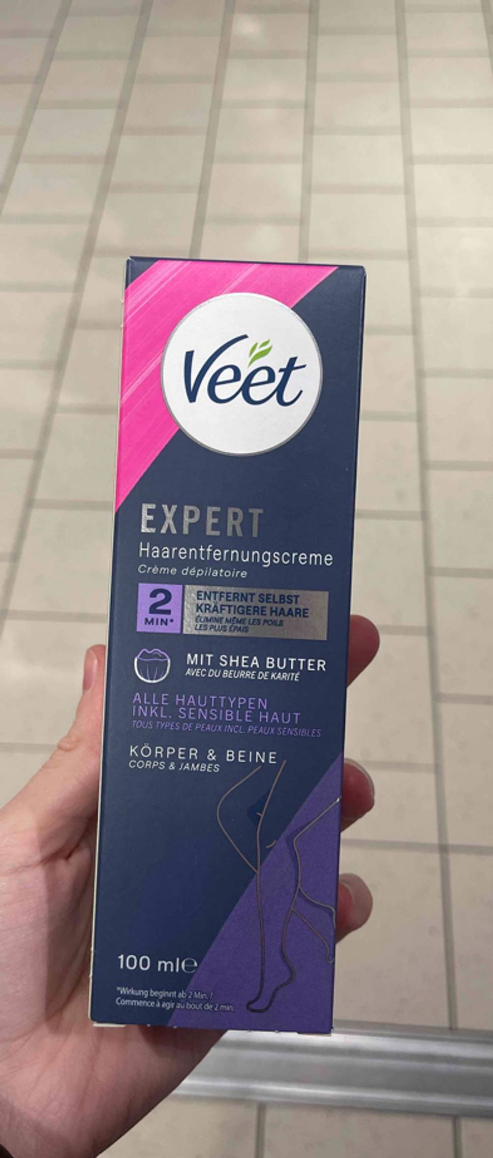 Frontansicht der Verpackung von getestetem Enthaarungsmittel.