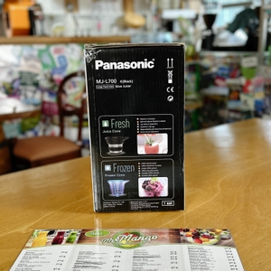 Seite der Panasonic MJ-L700KXE Verpackung mit Infos zu „Fresh“ und „Frozen“ Funktionen.