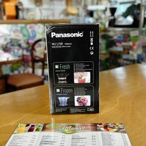 Seite der Panasonic MJ-L700KXE Verpackung mit Infos zu „Fresh“ und „Frozen“ Funktionen.