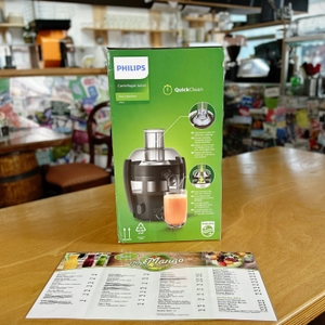 Seitenansicht der Verpackung des Philips HR1832/00 Entsafters mit Produktinformationen. Das Gerät wird als kompakter Zentrifugalentsafter mit QuickClean-Technologie beworben.