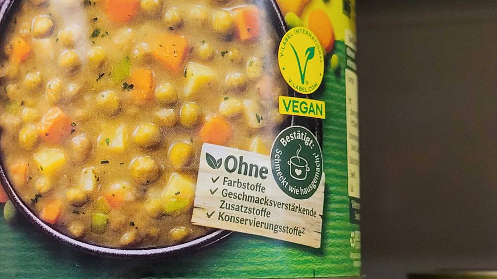 Erasco-Eintopf-Test: Nahaufnahme der Informationen auf der Vorderseite der Dose.