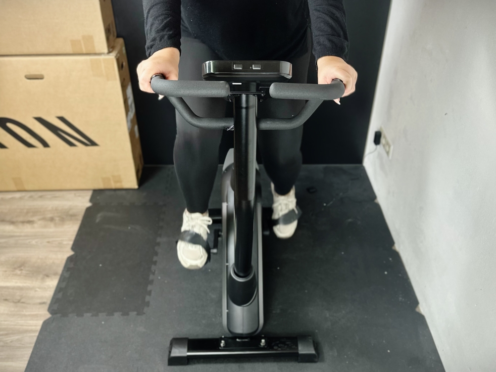 Das Ergometer von Skandika in Benutzung von vorne.