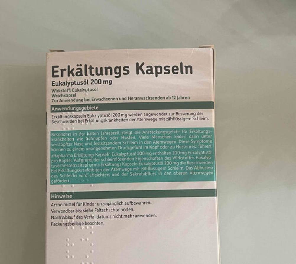 Erkältungskapseln Eukalyptusöl getestet: Nahaufnahme der Rückseite mit Informationen.