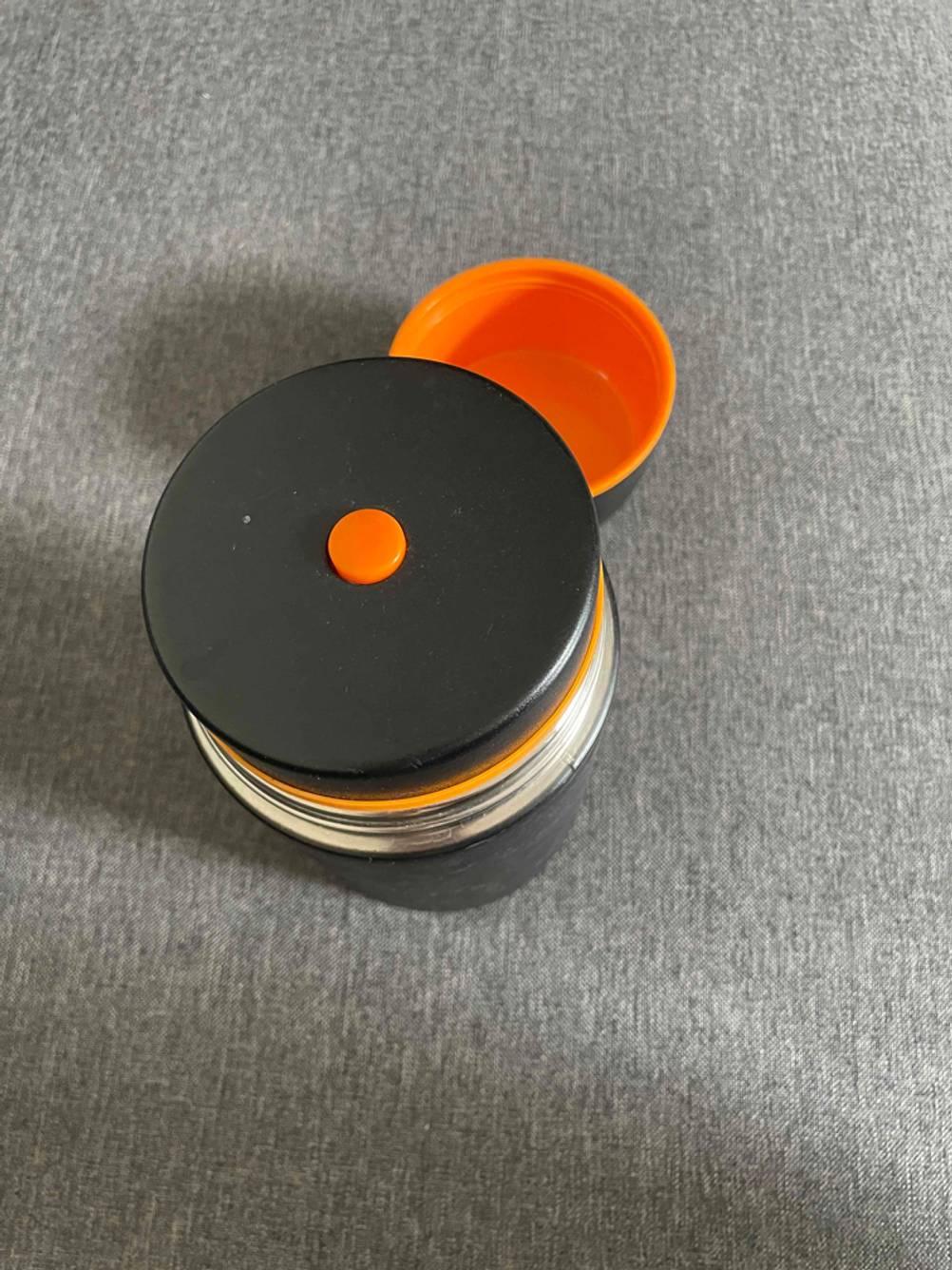 Thermoschüssel-Test: Detailansicht des Deckels von oben.