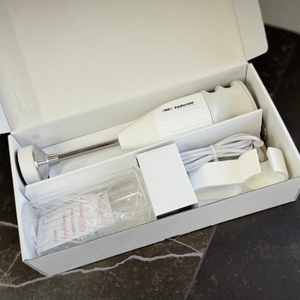 Stabmixer im Test: Die Verpackung des ESGE-Zauberstabs aufgepackt.