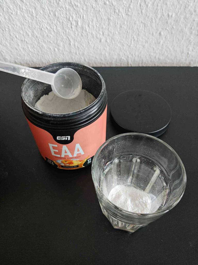 ESN EAA Amino Acids Aminosäurekomplex im Glas