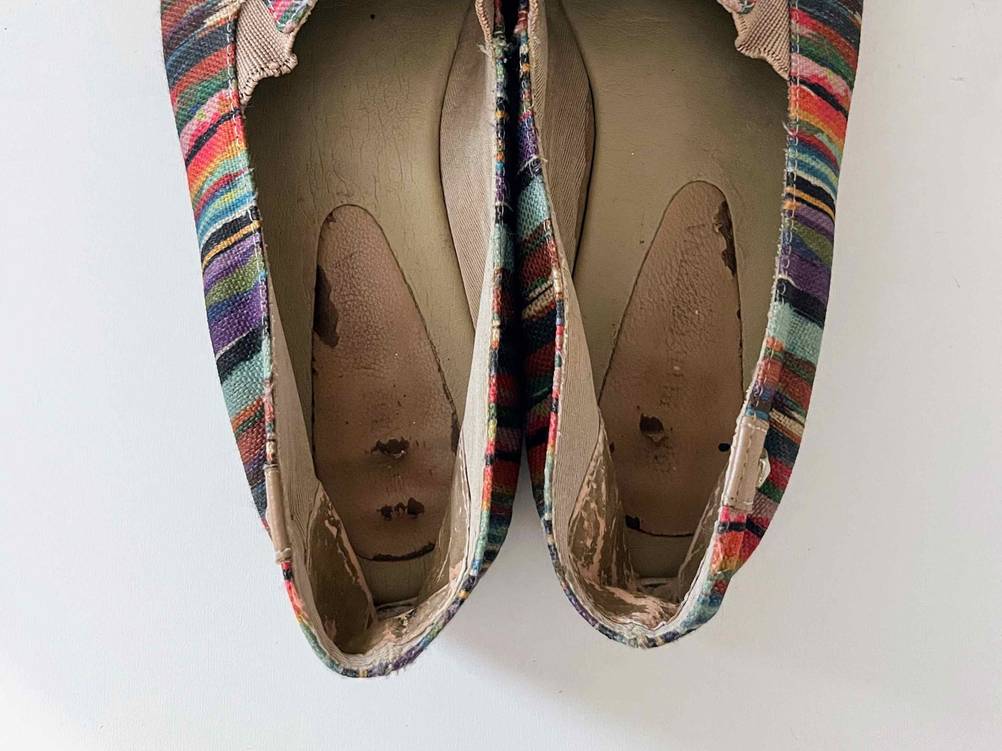 Nahaufnahme der Innensohle und der Ferse der Espadrilles Damen im Test.