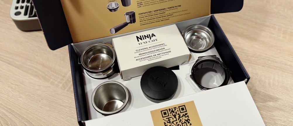 Die Ninja-Espressomaschine wird mit einem großen Set als Lieferumfang geliefert.