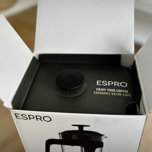 French Press im Test: Verpackung einer Espro P3 French Press wurde geöffnet.