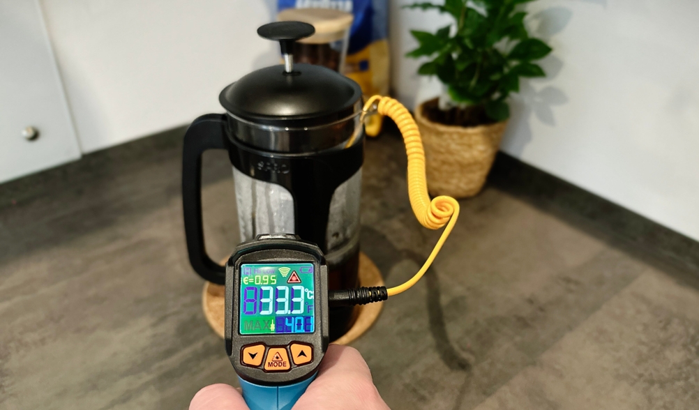 French Press im Test: Espro P3 950 ml wird nach 2h erneut mit Thermometer gemessen.