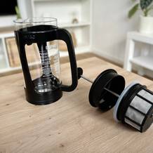 French Press im Test: Espro P3 French Press steht auf einem Tisch.