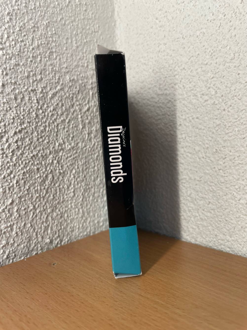 Seitenansicht der Originalverpackung des getesteten essbaren Glitzers.