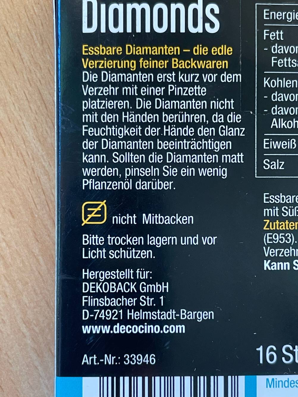 Essbarer Glitzer im Test: Nahaufnahme der Informationen auf der Verpackung.