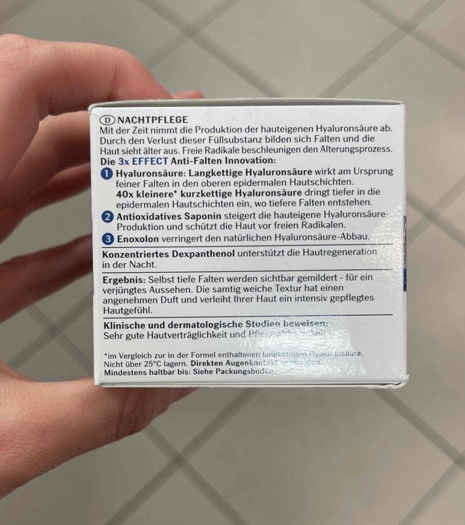 Im Test: Auf der Packungsseite von Eucerin Hyaluron-Filler stehen Informationen zur Anwendung.