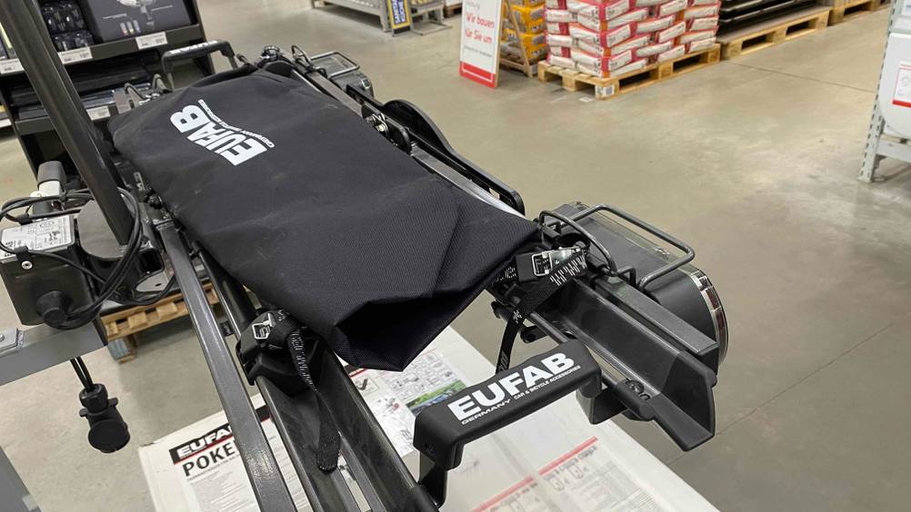 Auf dem getesteten Eufab-Fahrradträger Poker-F ist der Markenname zu lesen.