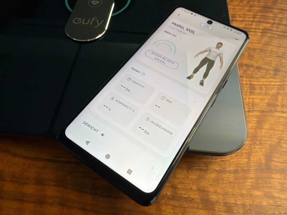 Die App der Eufy Smart Scale P2 Pro ist auf einem Handy geöffnet