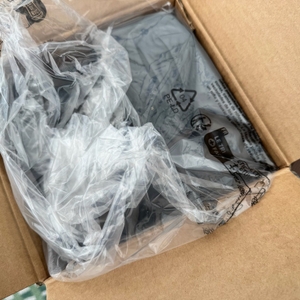 Der geöffnete Karton des Ever Advanced EU-FC750-99806H-BLK von oben