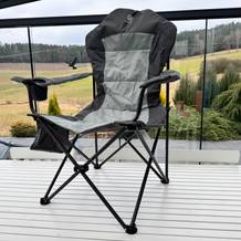 Der Ever Advanced EU-FC750-99806H-BLK steht auf einem Tisch