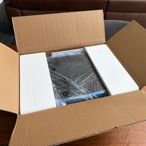 Der geöffnete Karton der EvoSpark JTF017D-D.