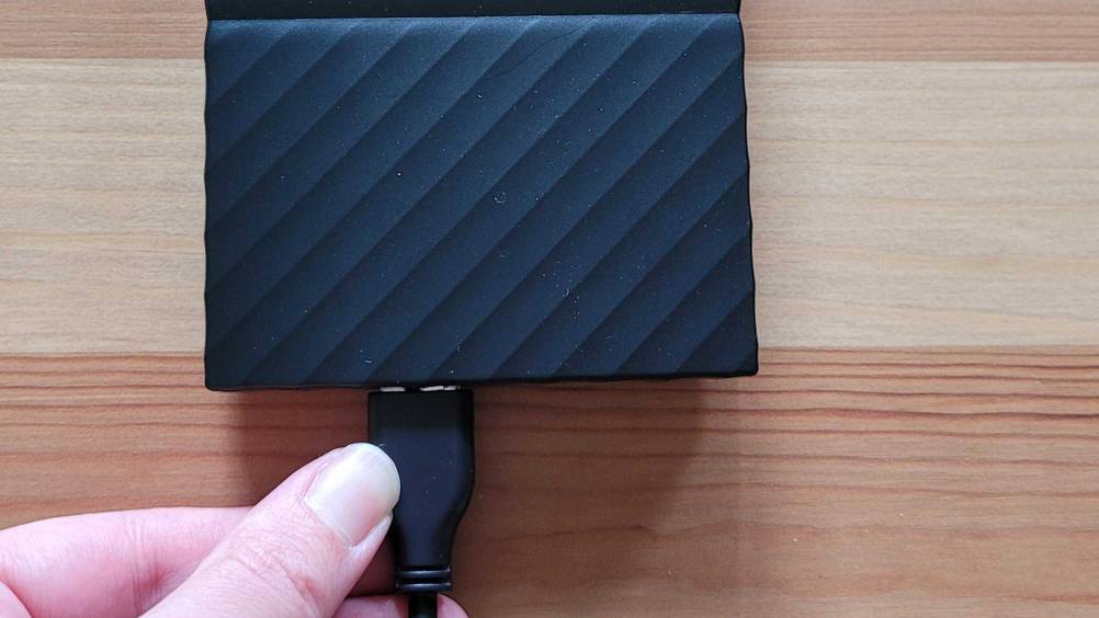 Externe SSD-Festplatte (1TB) getestet: Nahaufnahme des Steckers.