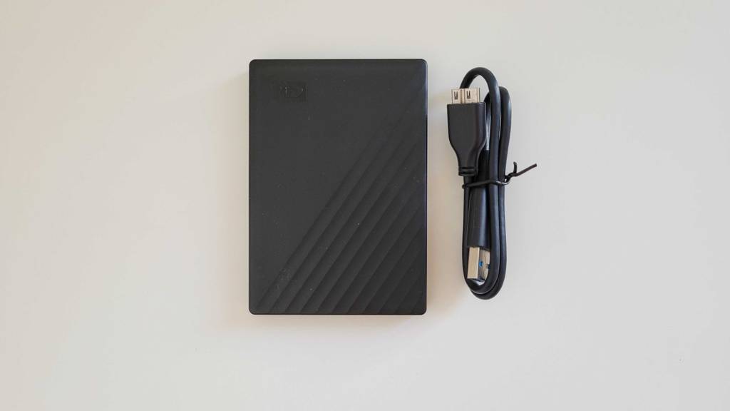 externe-ssd-festplatte-2tb mit Kabel