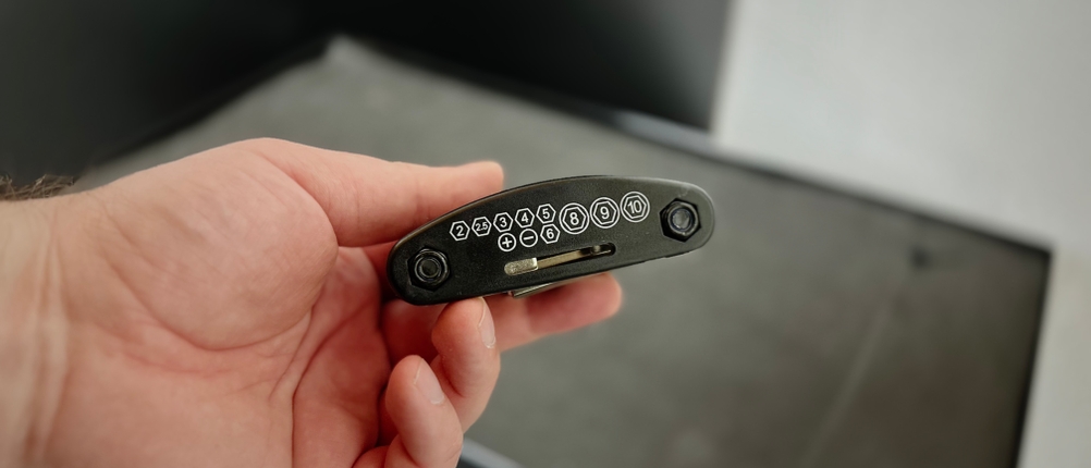 Das Fahrrad-Multitool von Rockbros im Detail von der Seite.