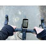 Ein Garmin-Fahrrad-Navi ist am einem Rennrad-Lenker befestigt.